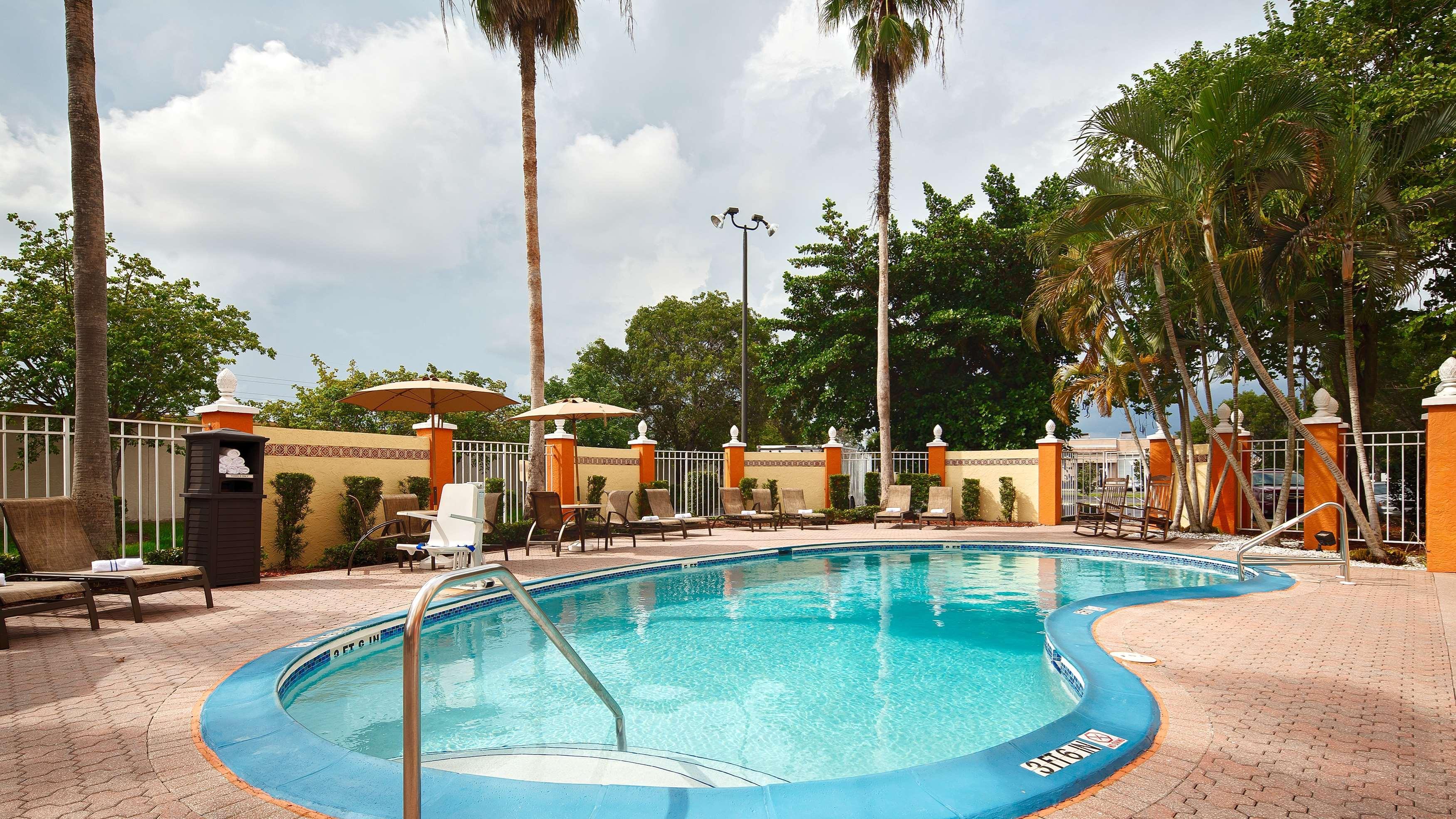 Best Western Fort Myers Inn And Suites Bagian luar foto