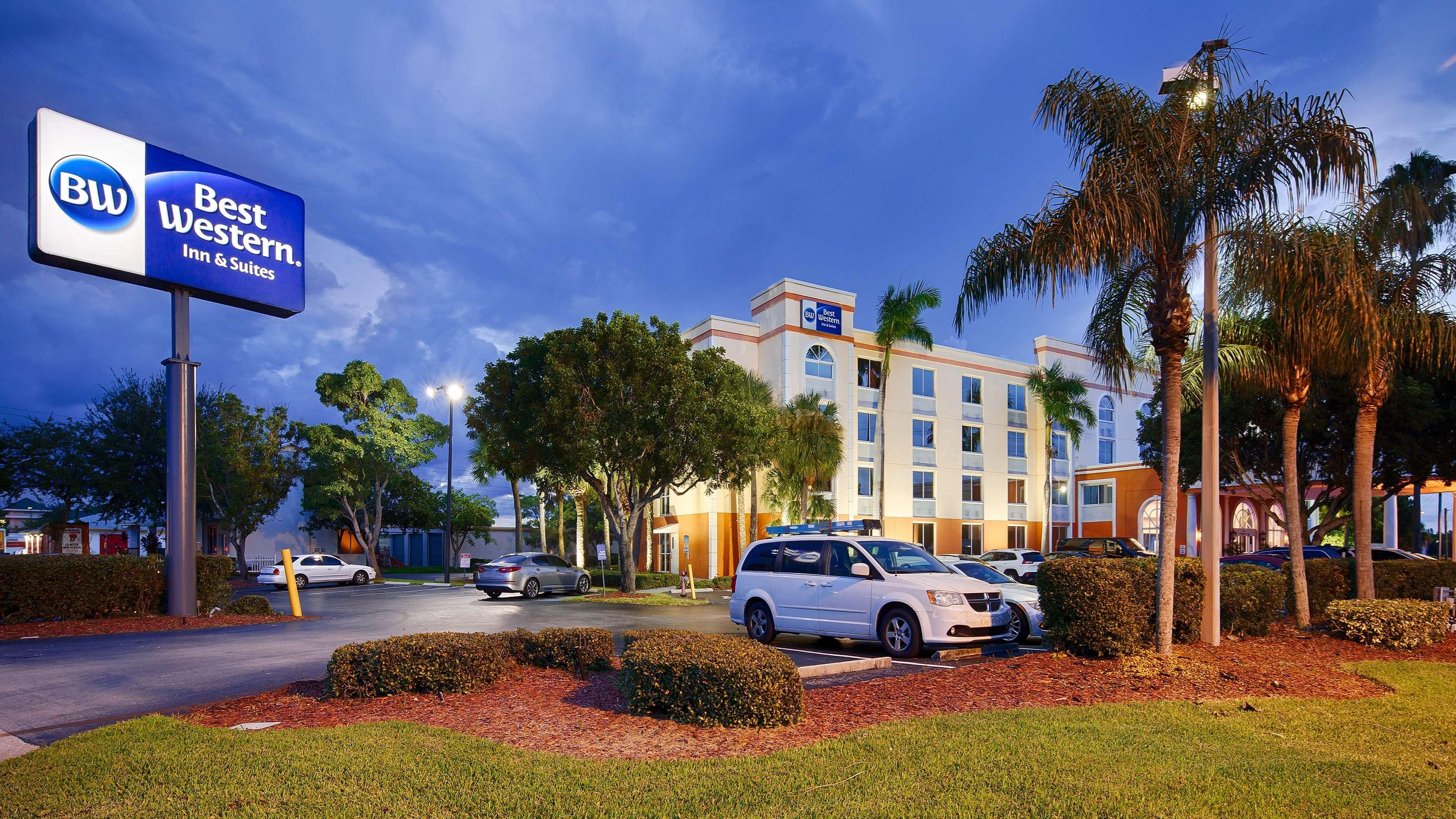 Best Western Fort Myers Inn And Suites Bagian luar foto
